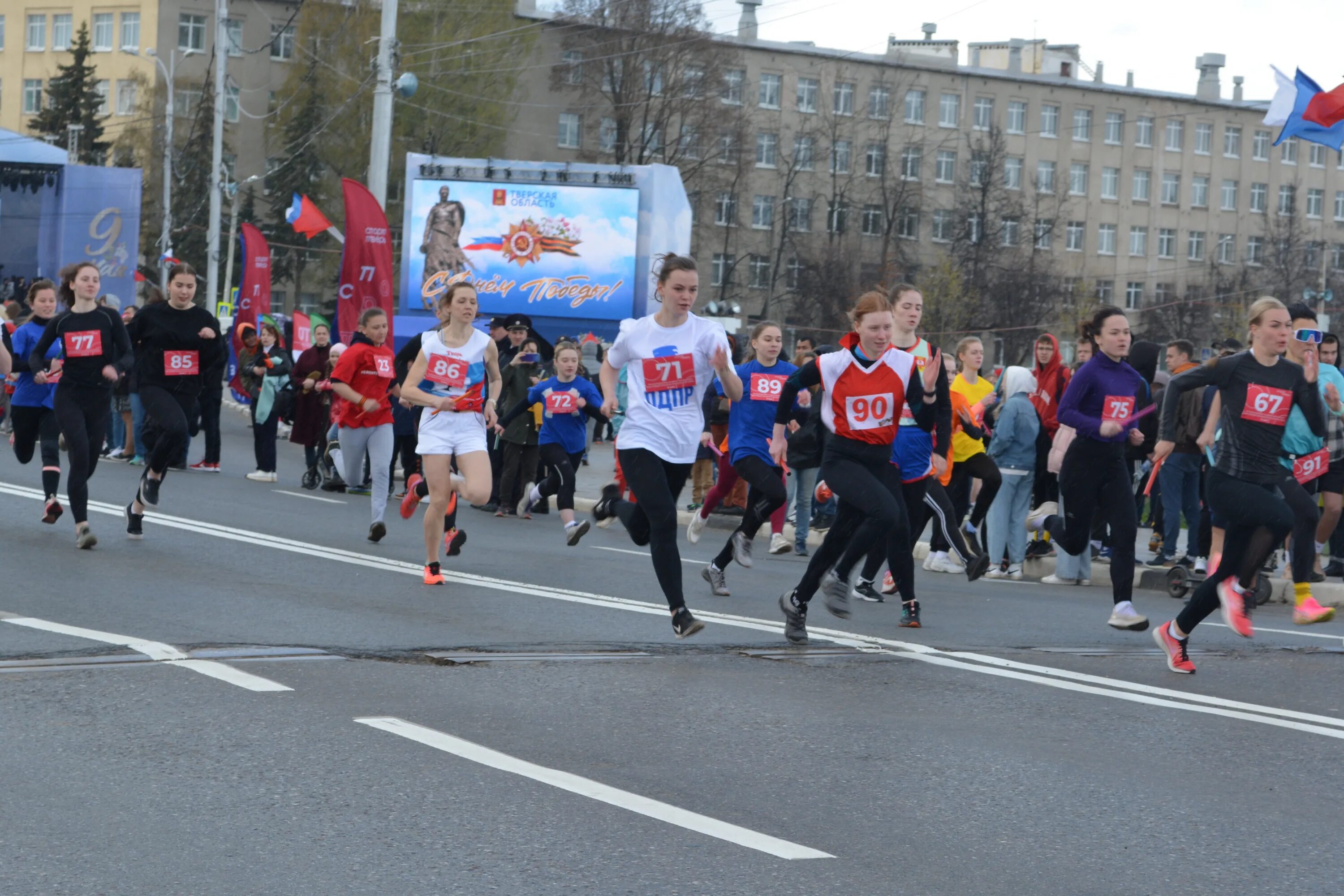 Забег спортивное мероприятие. Эстафета 9 мая Краснотурьинск 2014. Май эстафета Победы.