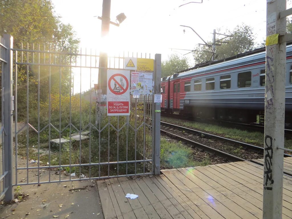 Электрички подлипки дачные лось. Подлипки дачные Болшево. Переход в Подлипках. Подлипки дачные переход. Подлипки дачные переход между платформами.