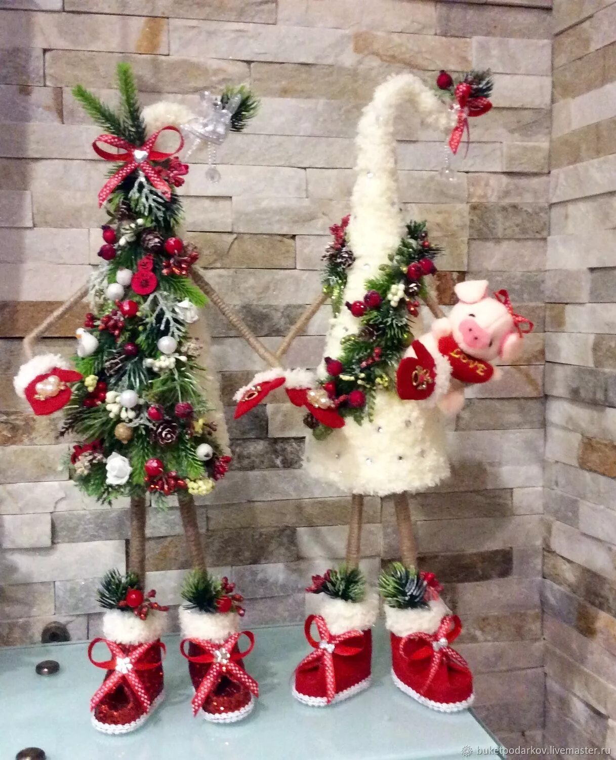 Как сделать елочку на ножках в ботиночках. Елка топотушка новогодняя. Елка топотушка. Елка топотушка мк. Елка топотушка мк.