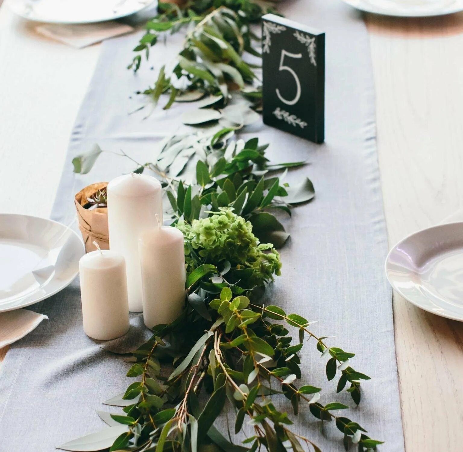 свадьба в стиле минимализм. платье невесты в стиле минимализм. свадьба в минималистическом стиле. свадьба в стиле минимализм. минималистичный свадебный декор зала.