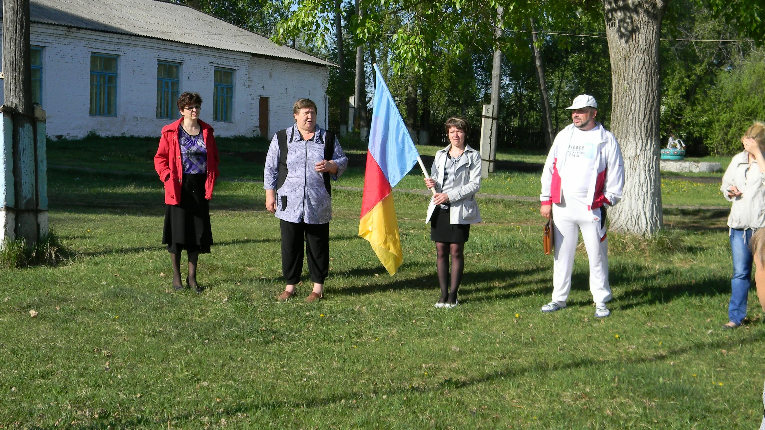 Погода в крутоярском октябрьского. Поселок Крутоярский Мартыновский район. Крутоярский школа СОШ. Крутоярская школа Назаровский район. Мартыновский район п Крутоярский клуб.