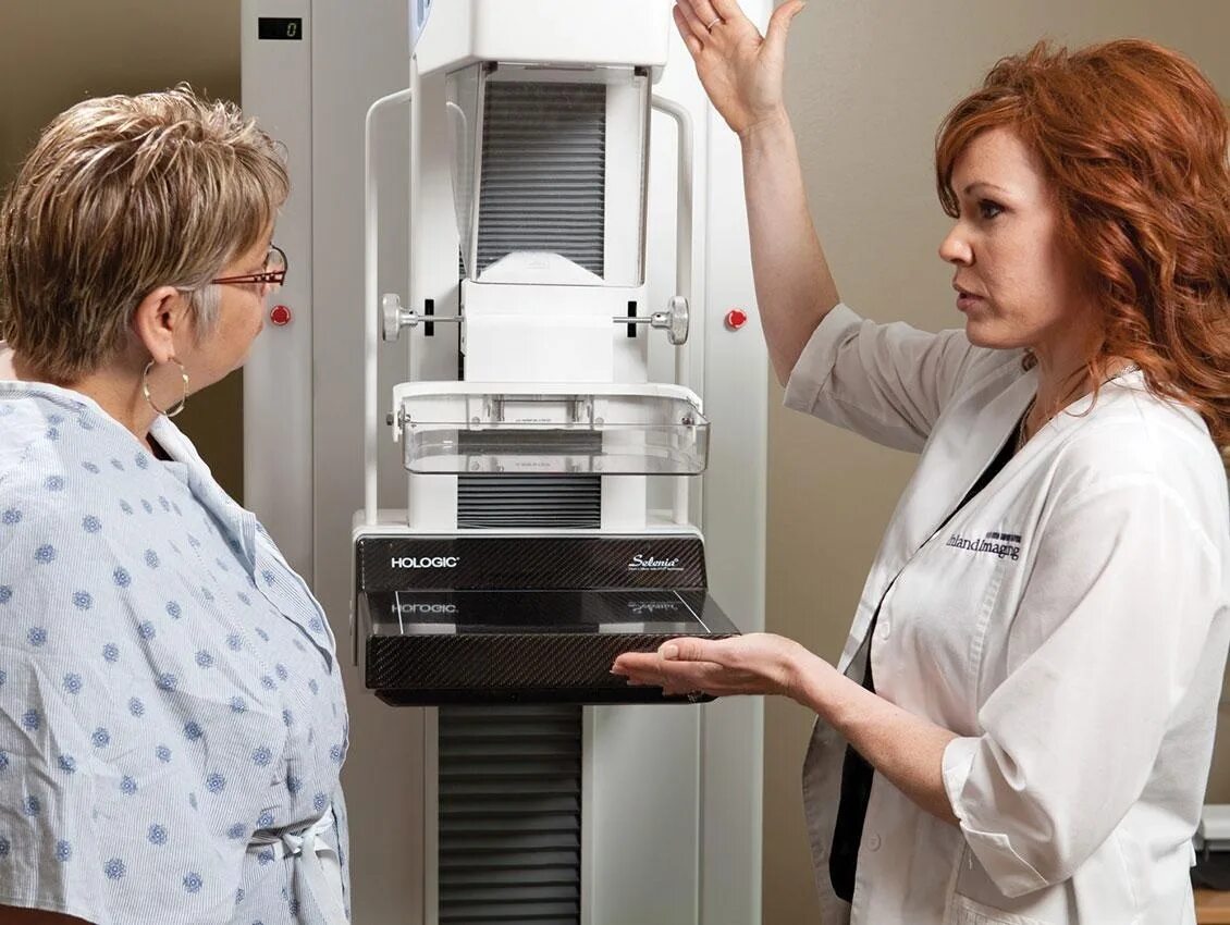 Маммография обязательно. Маммография маммограф. Электроимпедансная маммография. Рентген молочных желез маммография аппарат. Аппарат для маммограммы.