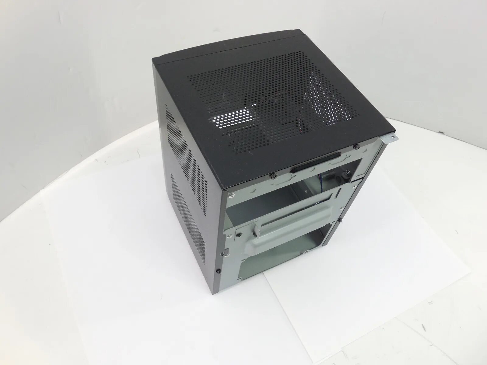 Компактный корпус micro атх. Корпус jonsbo d40. Mini-itx corsair obsidian 250d. Корпус cube matx. Корпус micro атх.