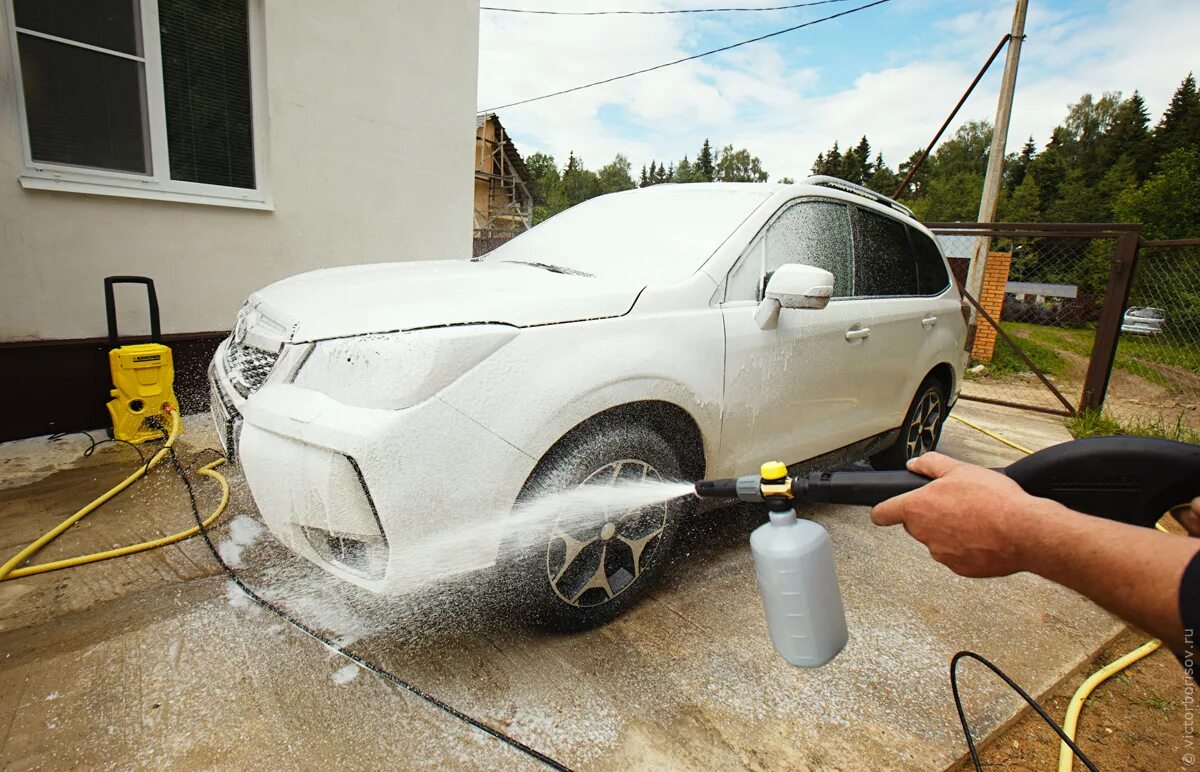 Бесконтактная мойка karcher. Керхер бесконтактная мойка. Мойка Керхер для автомобиля. Ручная автомойка. Мойка автошампунь автомобильный.