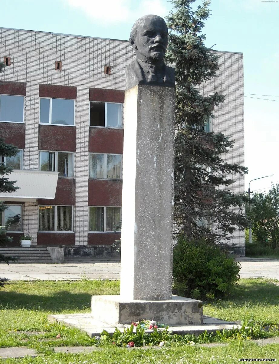 Г подпорожье ленинградская область. Памятники ленину в подпорожье. Аллея героев подпорожье. Лодейное поле город воинской доблести. Памятники подпорожье.