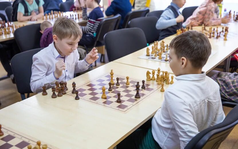 Из 40 участников шахматного турнира 9 человек