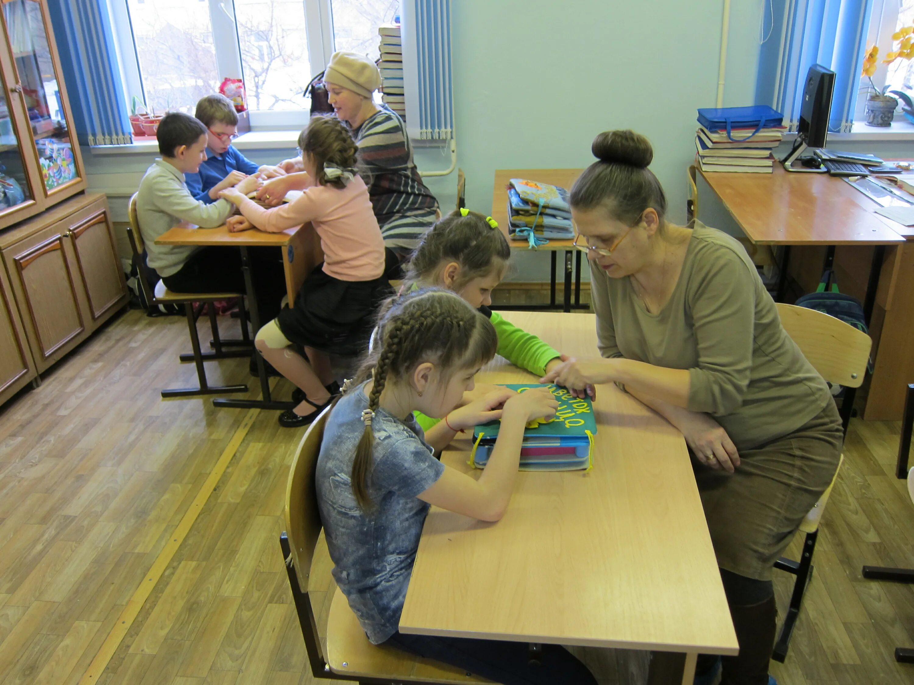 Школа интернат. Специальная коррекционная школа. Дети учатся в интернате. Прокопьевск 64 интернат. Дети учатся в интернате.