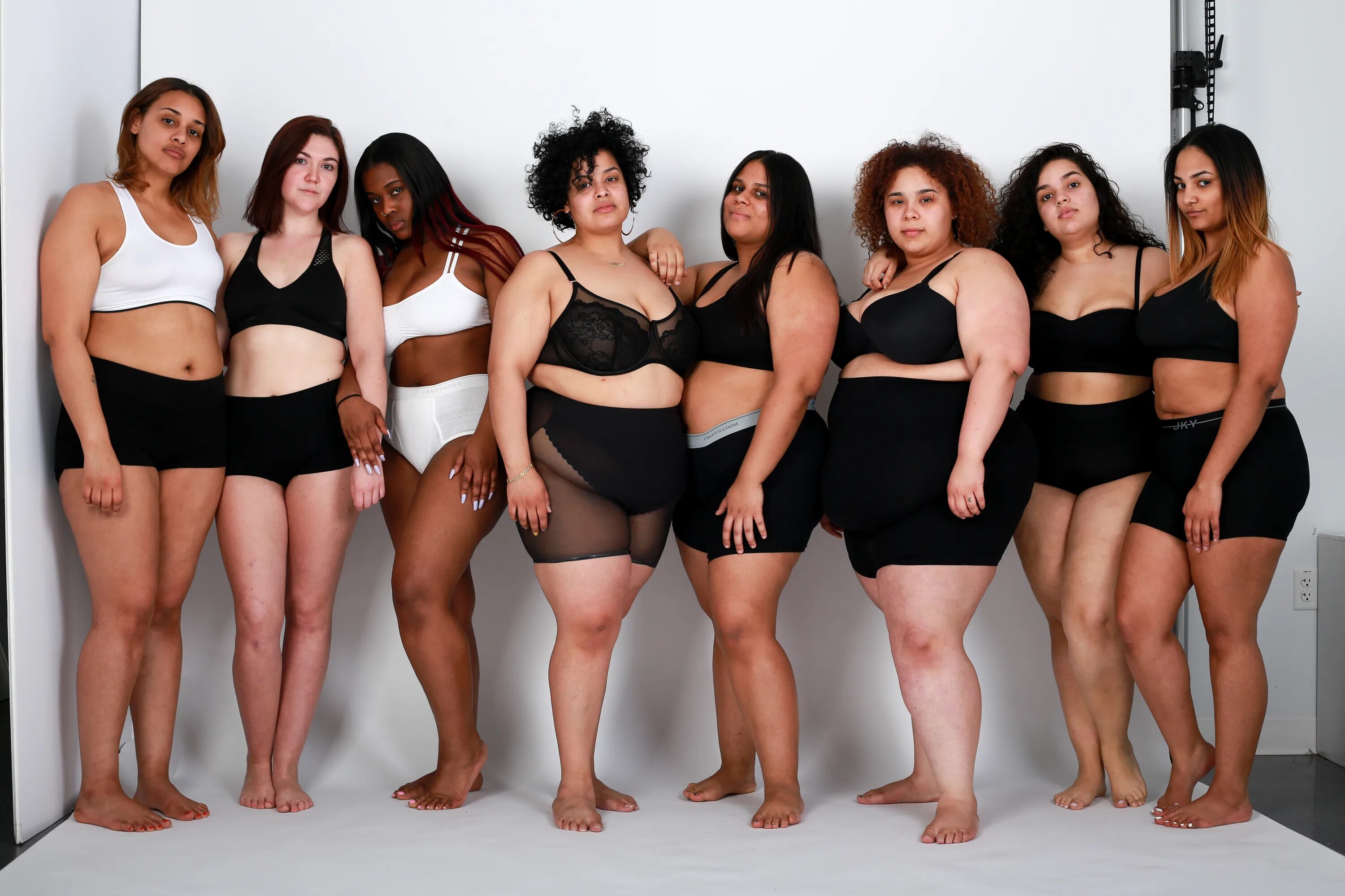 3 жирных девушек. Бодипозитив. Группа состоит из толстых девок. Бодинегатив. Бодипозитив 60 размер.