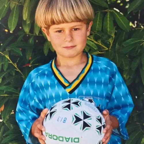Oliver tree don t. Оливер три в детстве. oliver tree в детстве. оливер три без парика. oliver tree без парика.