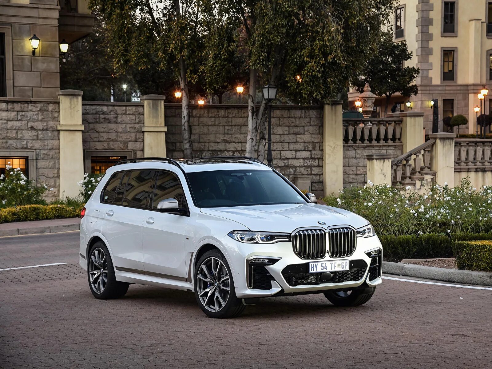 Х 7 м. BMW x7 m50d. БМВ x7 белый. BMW x7 белый. BMW x7 m50d 2019.