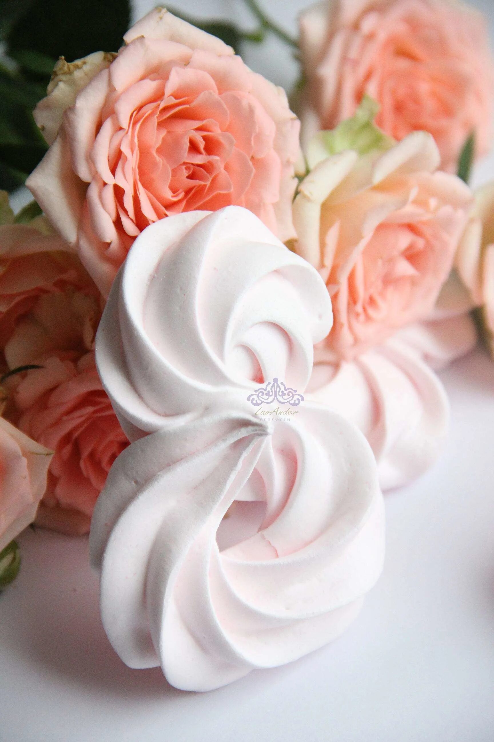 восьмерка из зефира. зефирные букеты. украшение зефира. украшения из меренги для торта. 8 из зефира.