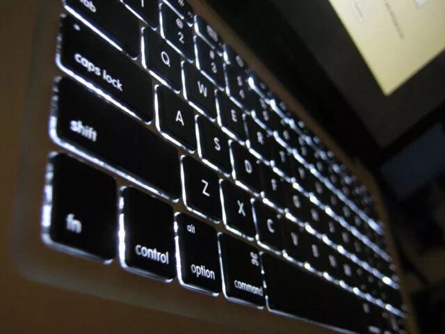 Как включить подсветку на клавиатуре макбук. Macbook pro 2009 клавиатура. подсветка клавиатуры macbook pro 13. подсветка клавиатуры макбук аир м1. macbook 2025 подсветка клавиатуры.