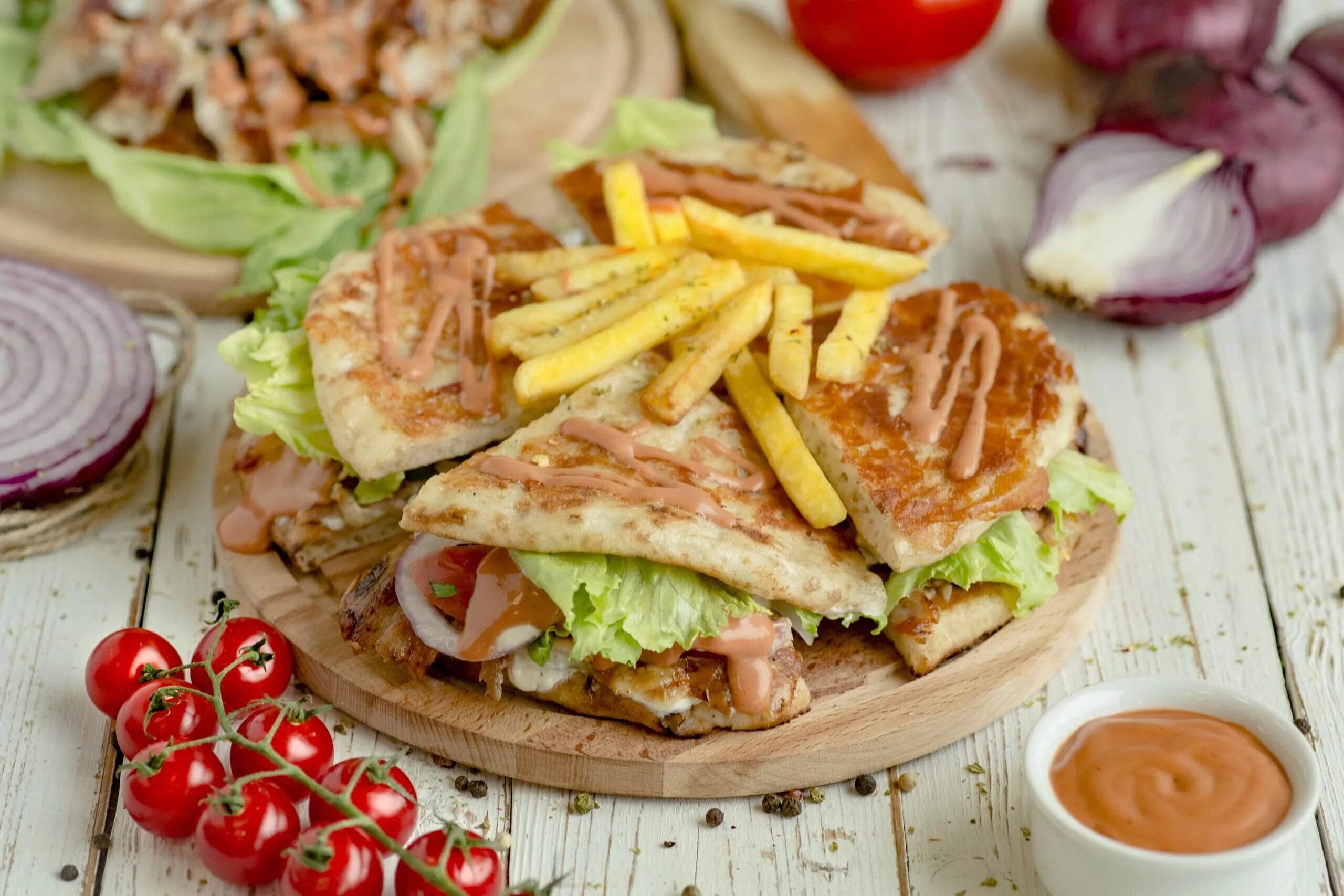 Шашлык у гаго в люберцах. Люберцы еда. Гирос скепасти. Еда московская область. Гирос скипасти.