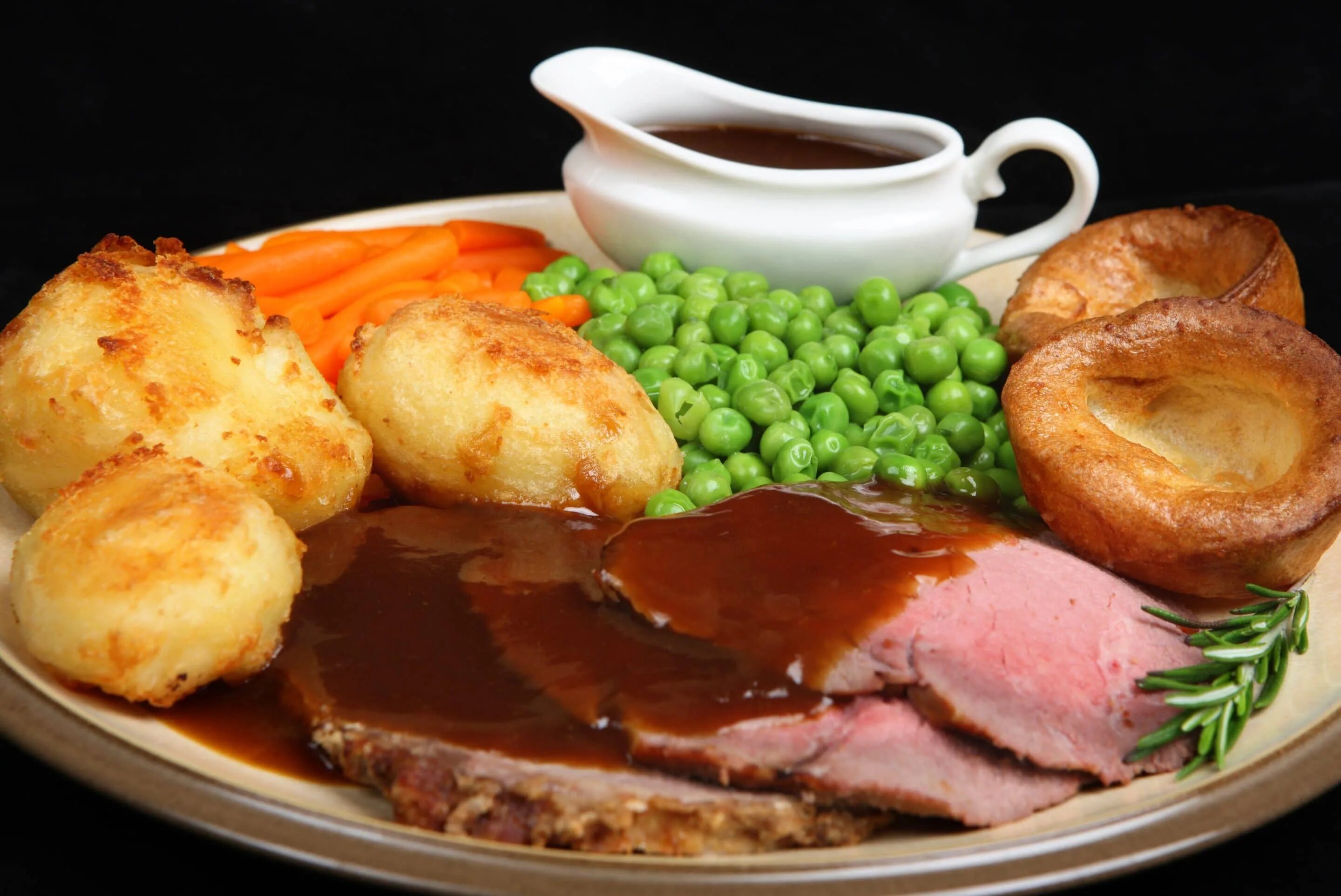 Воскресный роуст (Sunday Roast). Sunday Roast Carvery в Англии. Национальная еда Британии Sunday Roast Carvery. Британский Воскресный обед Sunday Roast.