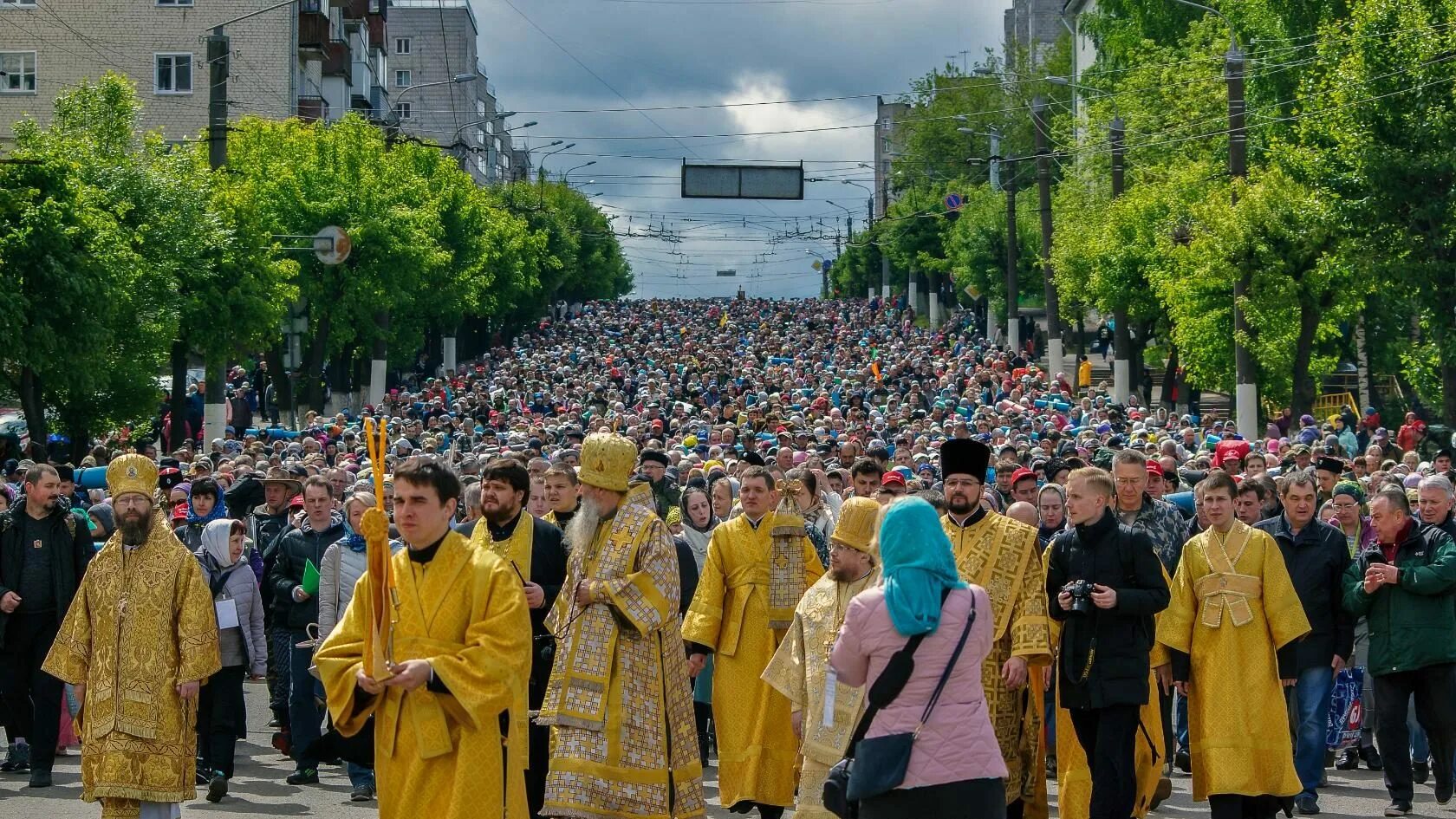 Крестный ход 16. Великорецкий крестный ход. Великоретский крестный ход. Великорецкий крестный ход 2023. Почаевская Лавра крестный ход.