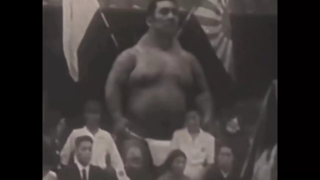 Гигантские скелеты смитсоновский институт. Великан в японии в начале 20 века. Человек гигант видео. Человек гигант видео. Человек гигант япония 20 век.