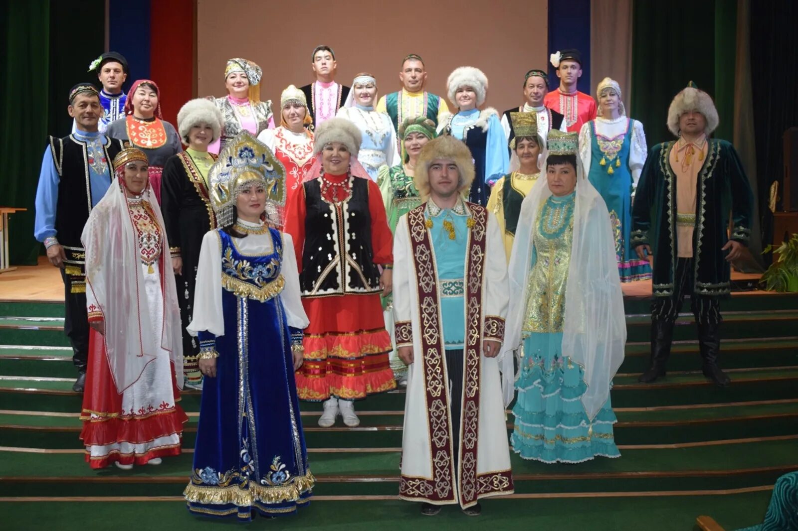 Какой праздник в башкортостане. Праздник национального костюма в республике башкортостан. день национального костюма. национальный костюм народов башкортостана. день национального костюма в башкирии.
