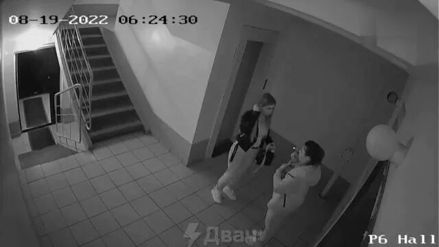 В Подъезде Видео
