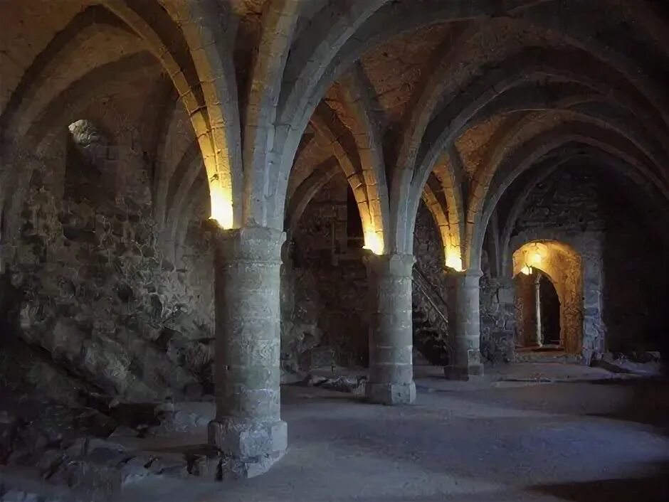 Своды монастыря аббатства фонтене. Подземелья хогвартса. Подземелья хогвартса. Подземелья хогвартса. Harry potter gringotts vault.