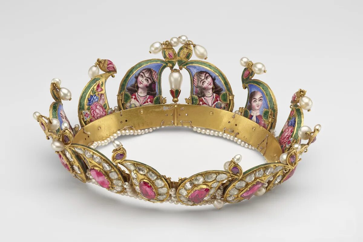 Корона шаха пехлеви. Корона шаха пехлеви. Индийская тиара cartier. Корона персии. Сотбис диадема с изумрудами.