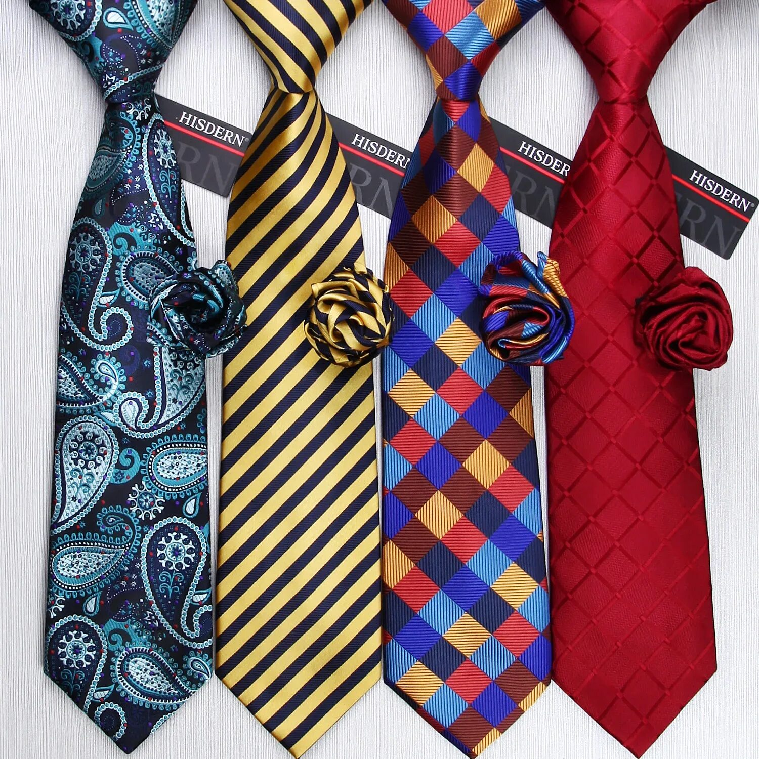 Картинка галстук мужской. Узел Тринити галстук. Галстук мужской. Модные галстуки. Модные мужские галстуки.