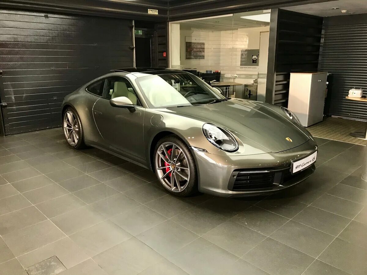 Купить порше 2024. Porshe 911 Carrera 4s. Porsche 911 Carrera 4s 2019. Porsche 911 Carrera 4s 992. Порше 911 Каррера 2021 зелёный.