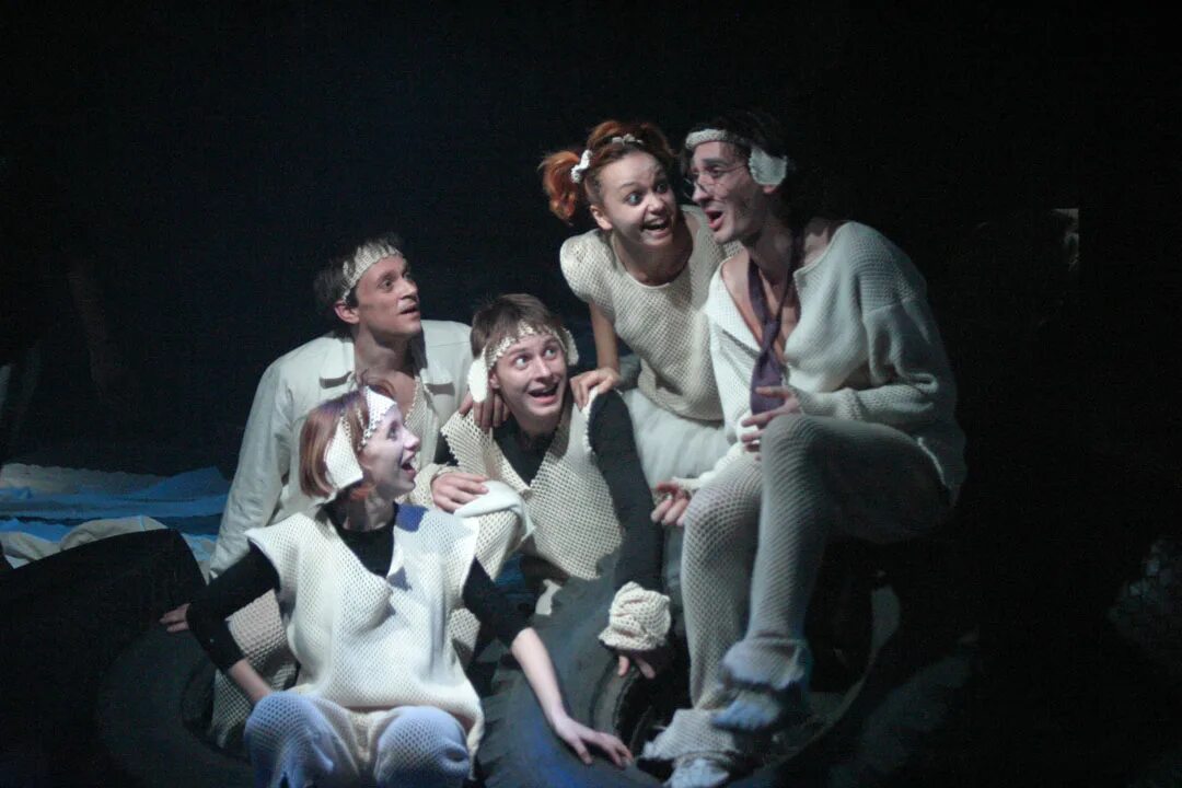 Как выглядит годовалый хаски как выглядит. Московский ротвейлер. Собака в театре. Собаки на юго западе. Собаки на юго западе.