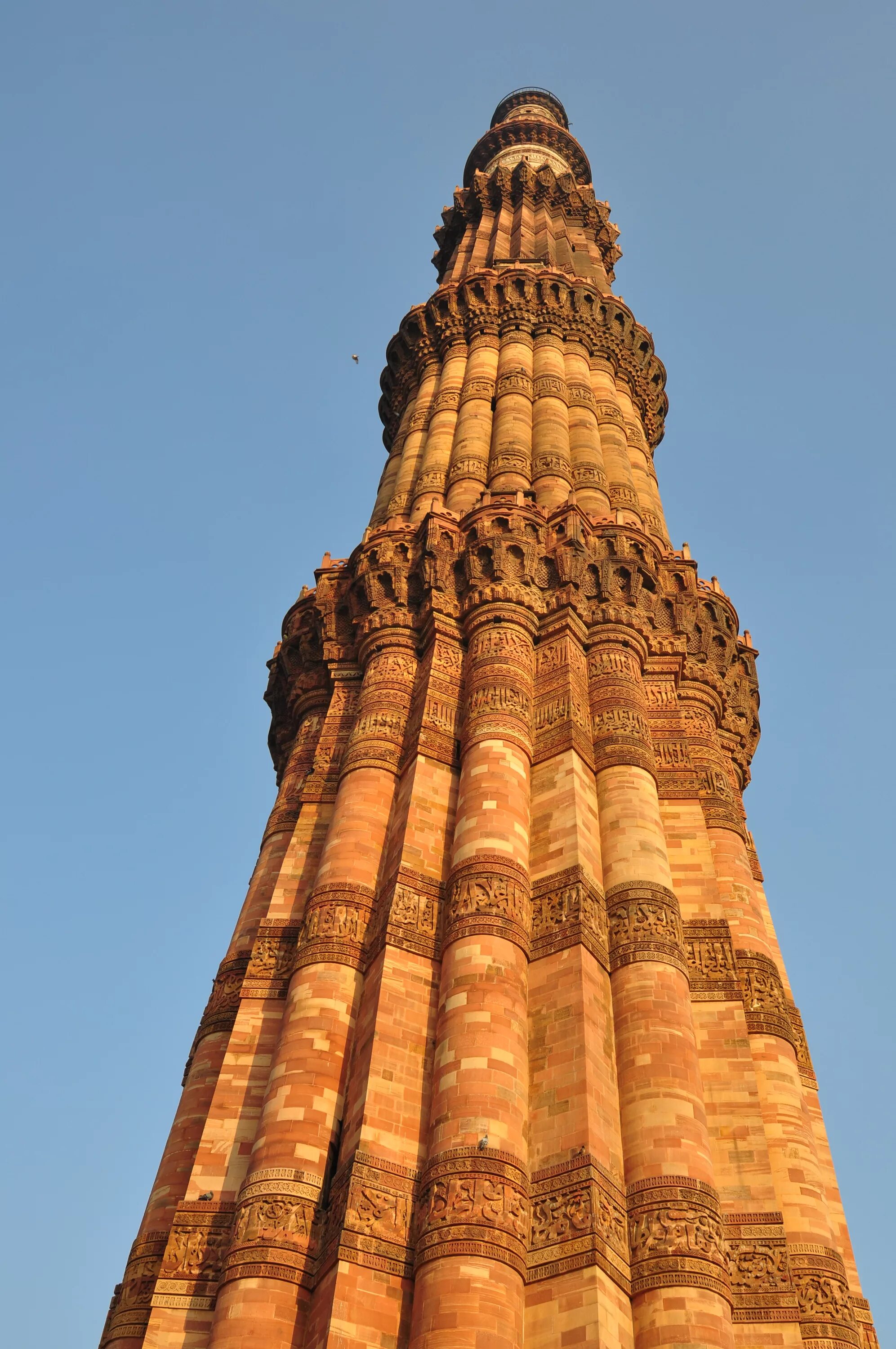 Qutb yogdusi. Кутб-минар кутб-минар. Башня кутб минар. Башня кутб минар. Минарет кутб-минар.