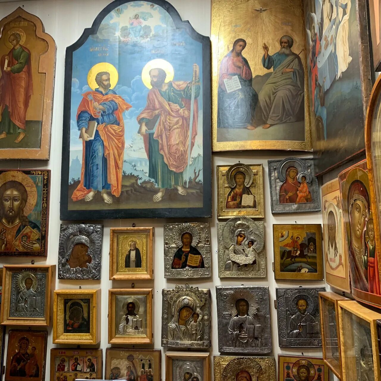 иконы в спб. икона казанской богоматери в казанском соборе. иконостас казанского собора в санкт-петербурге. храм владимирской божьей матери в спб. дом с иконами в питере.