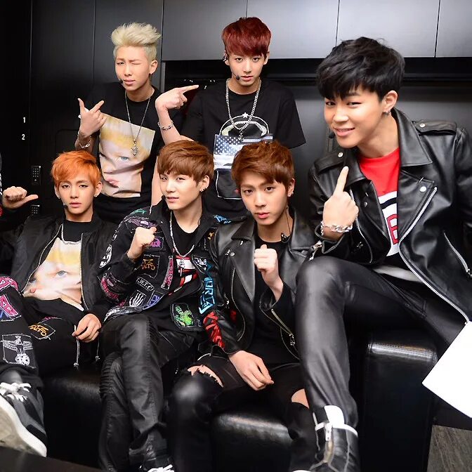 Фф втс. Группа bts. южнокорейская группа bts. группа втс корея. bangtan boys bts корейская поп-группа.