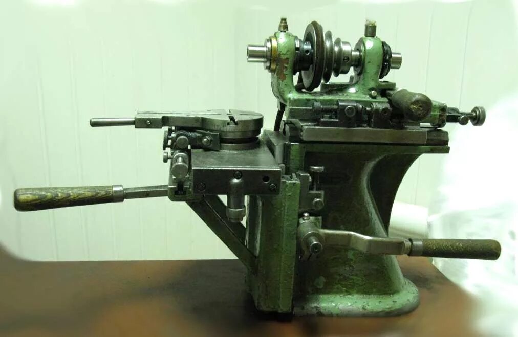 часовой фрезерный станок ф-2а. корейский фрезерный станок ф2-250. ф250 фрезерный станок. год 1980. часовой станок ф2а.