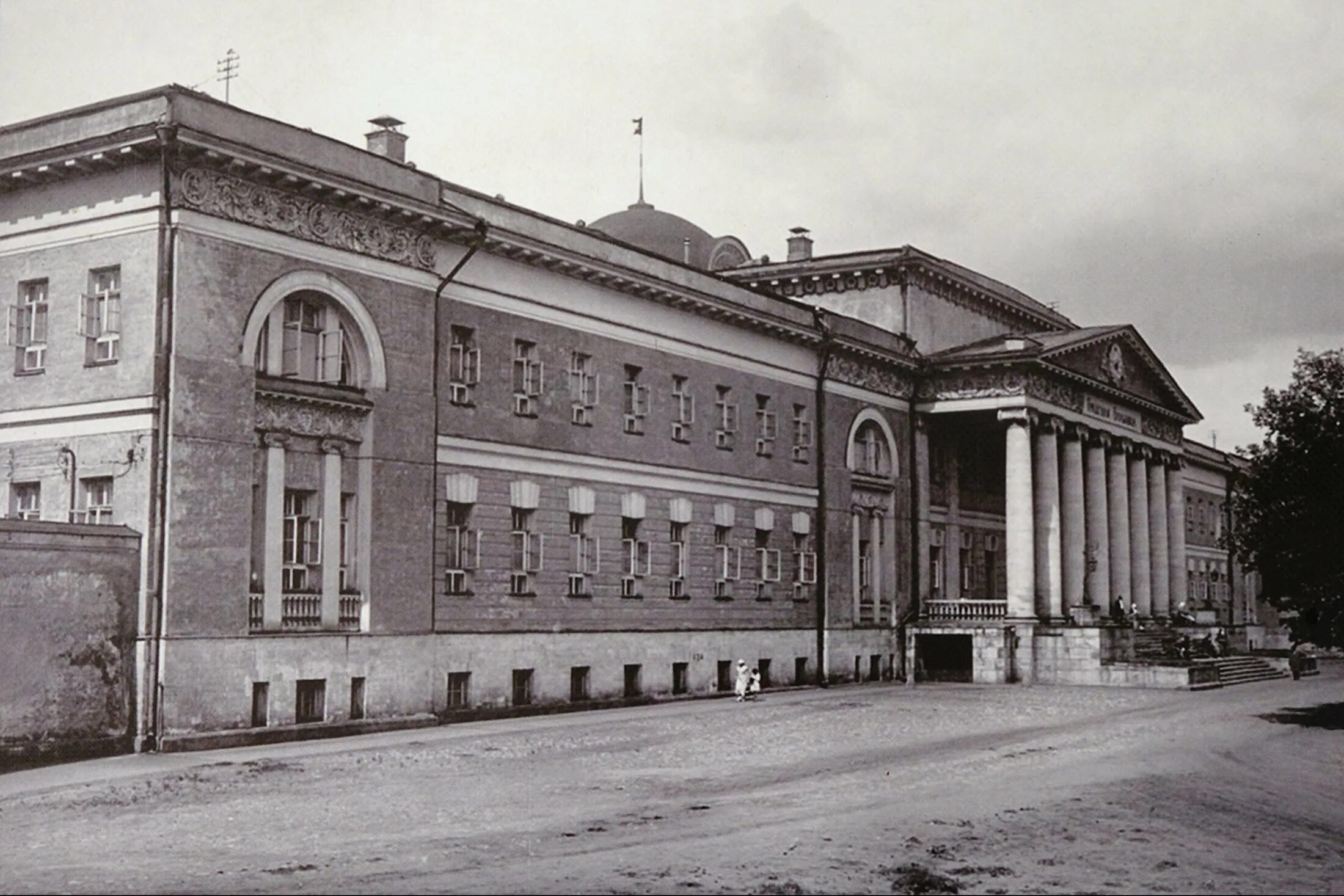 Первая городская. Первая городская больница Москва 19век. Градская больница Москва 1832 года. Первая градская больница Москва 19 век. Первая городская больница Москва 18 век.