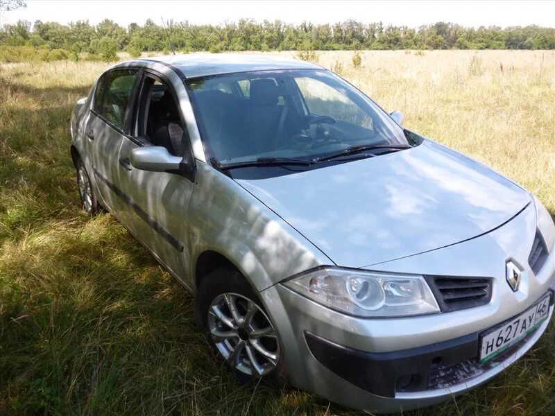 Renault курск. Рено Меган 2007 серебристый. Рено Меган 2 серебристый черная крыша. Рено Меган 2 Тул обл. Рено Меган 2 е481хр Магнитогорск.