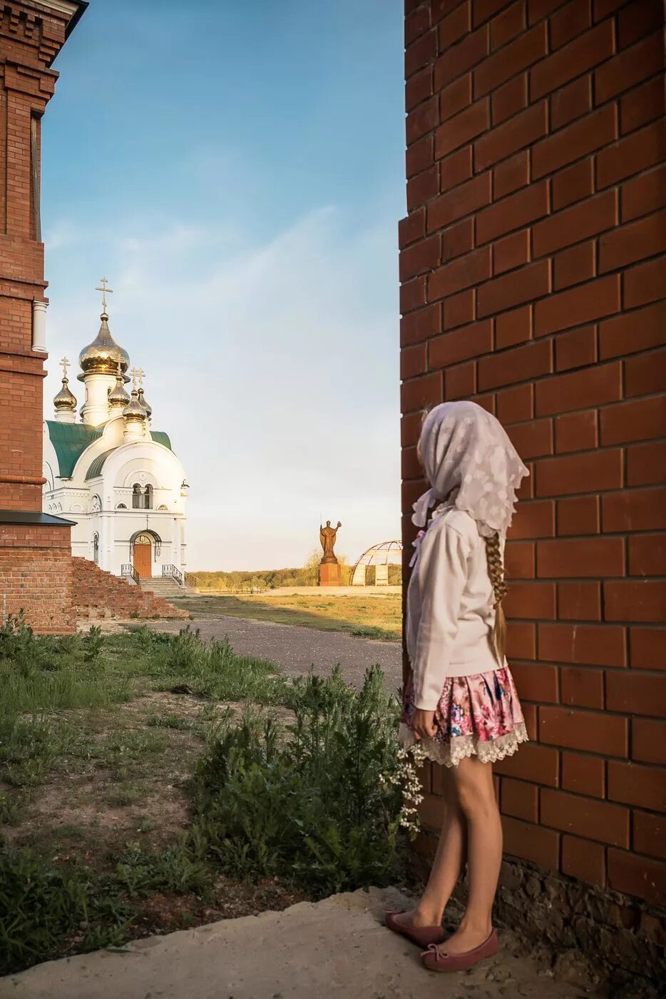 Дети в церкви. Фотосессия в храме. Девочка в храме. Православная девушка.