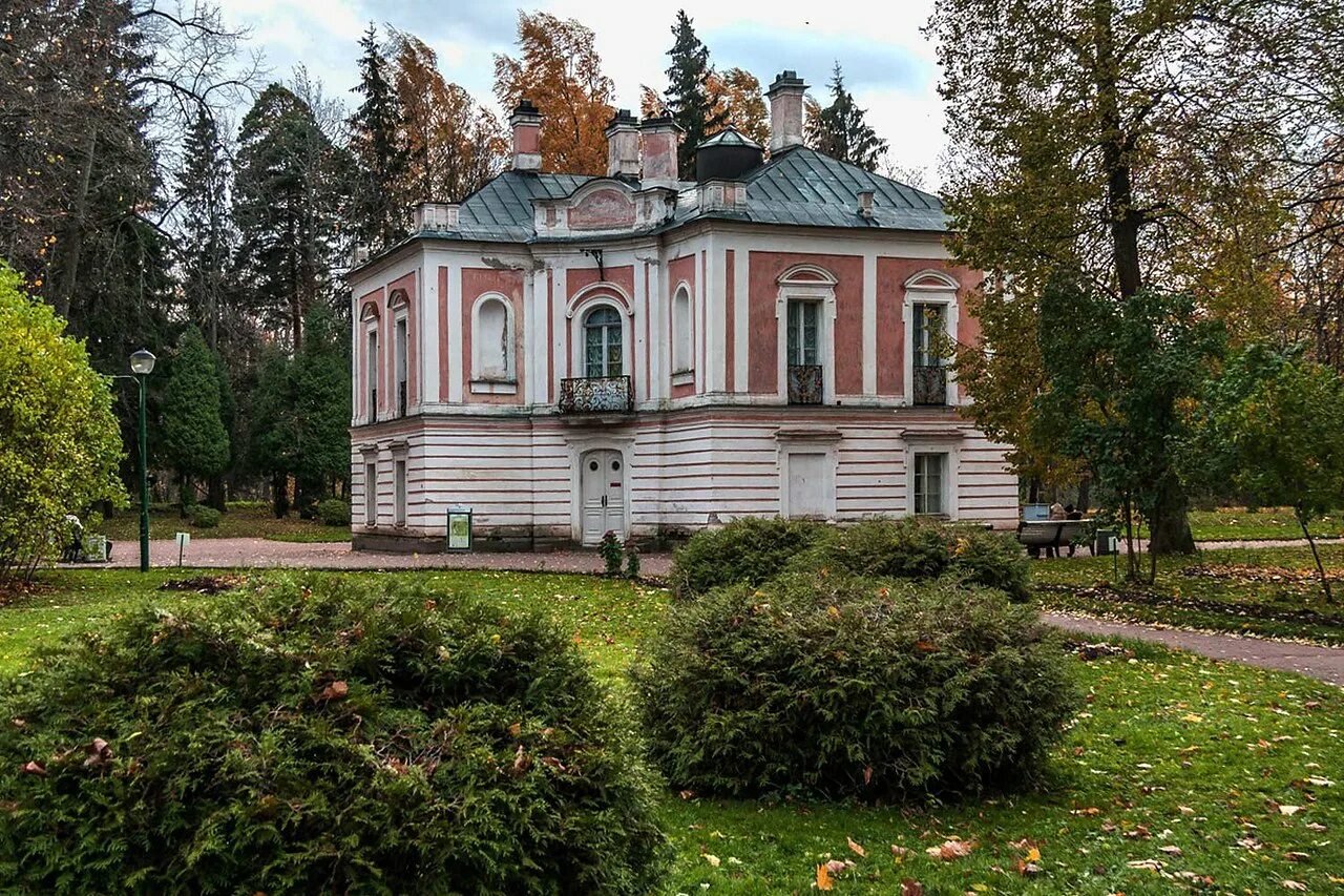 Ораниенбаум дворец петра. Дворец Петра III В Ораниенбауме. Антонио Ринальди дворец Петра 3. Парковый ансамбль Ораниенбаум. Ораниенбаум дворец пеира3.