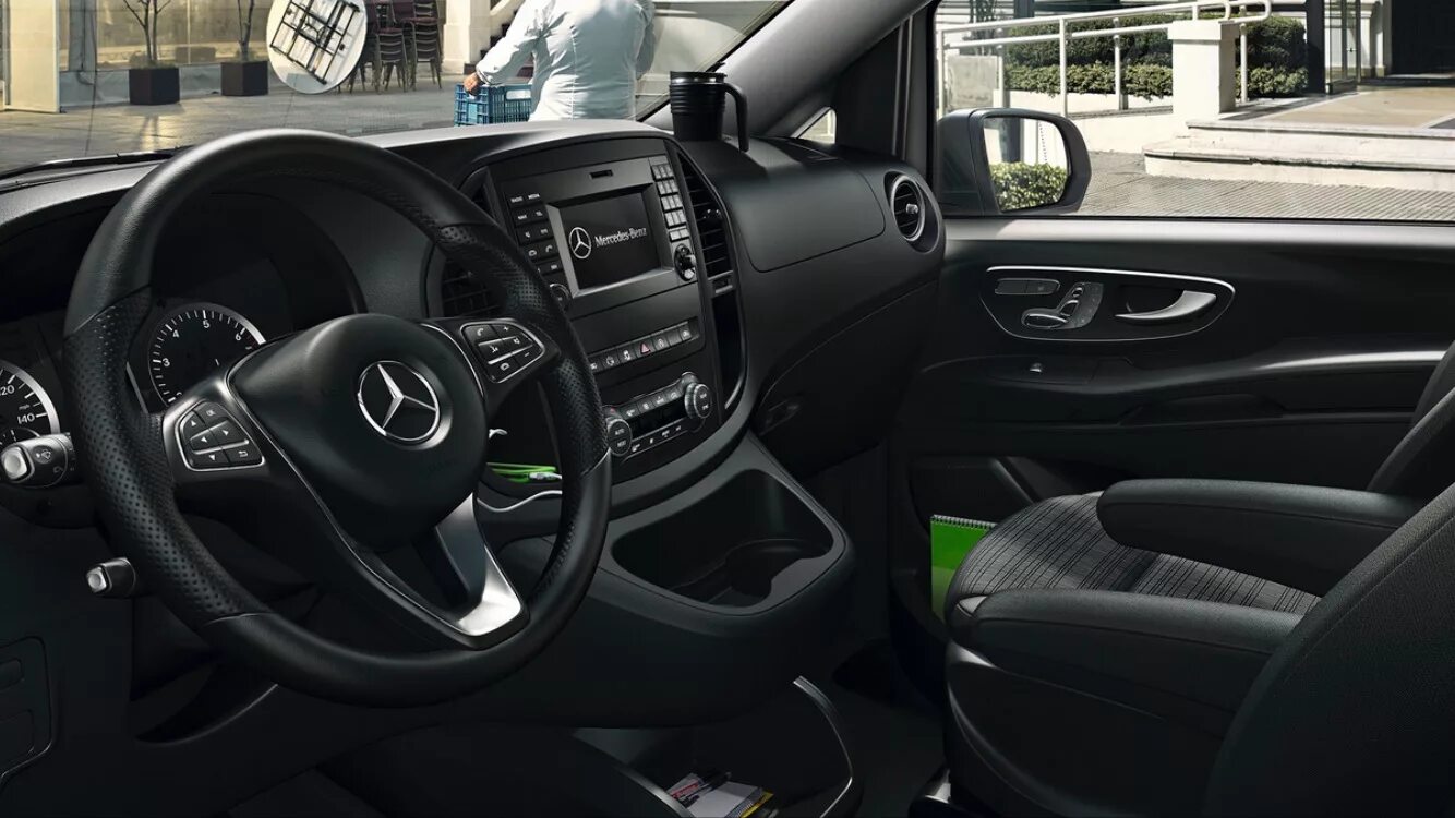 Вито фото салона Mercedes представил обновлённые EQV, V-Class, Vito и eVito новость от Автодок