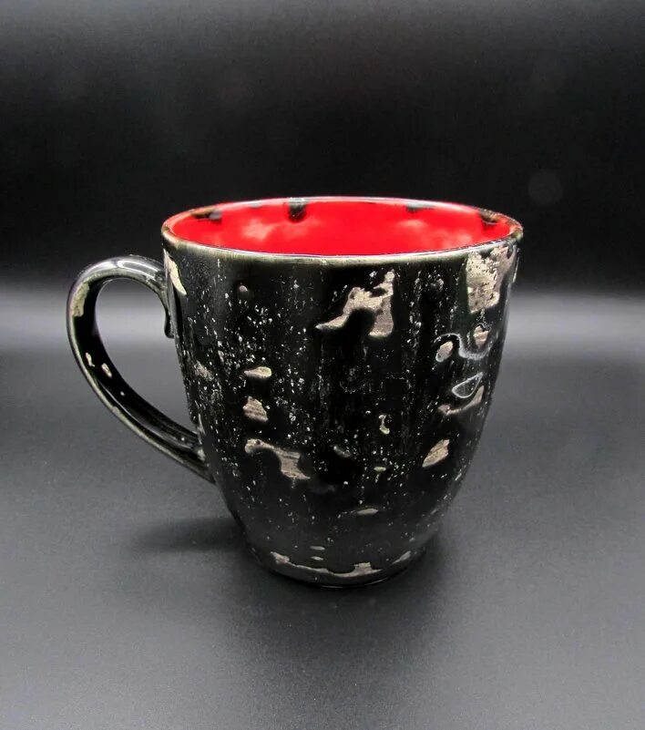 чашка черно красная. черная кружка. черно красные кружки. чашка черно красная. кружка черно красная.