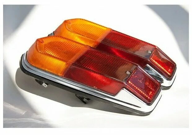 фонари ваз 2102. задние фонари ваз 2102. фонарь задний сигнальный ваз 2102. стекла задних фонарей ваз 2102. светодиодные фонари ваз 2102 задние.