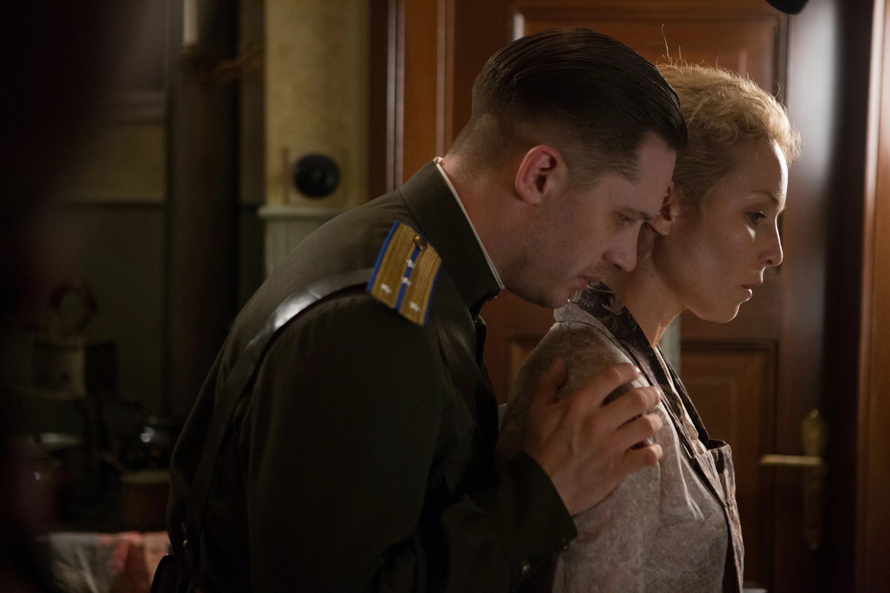 Кадр номер 4. Номер 44 (2015) (child 44). том харди номер 44. том харди в фильме номер 44. номер 44 харди.