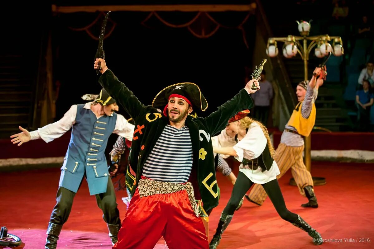 Аниматоры пиратский корабль. Цирковое шоу для детей. Цирковое шоу пираты. Цирковое шоу пираты. Шоу пираты и затерянный остров.