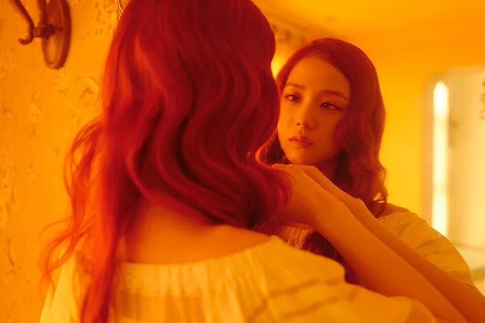 Playing with fire. Ким джису playing with fire. джису блэкпинк playing with fire. kim jisoo fire. blackpink playing with fire дженни.