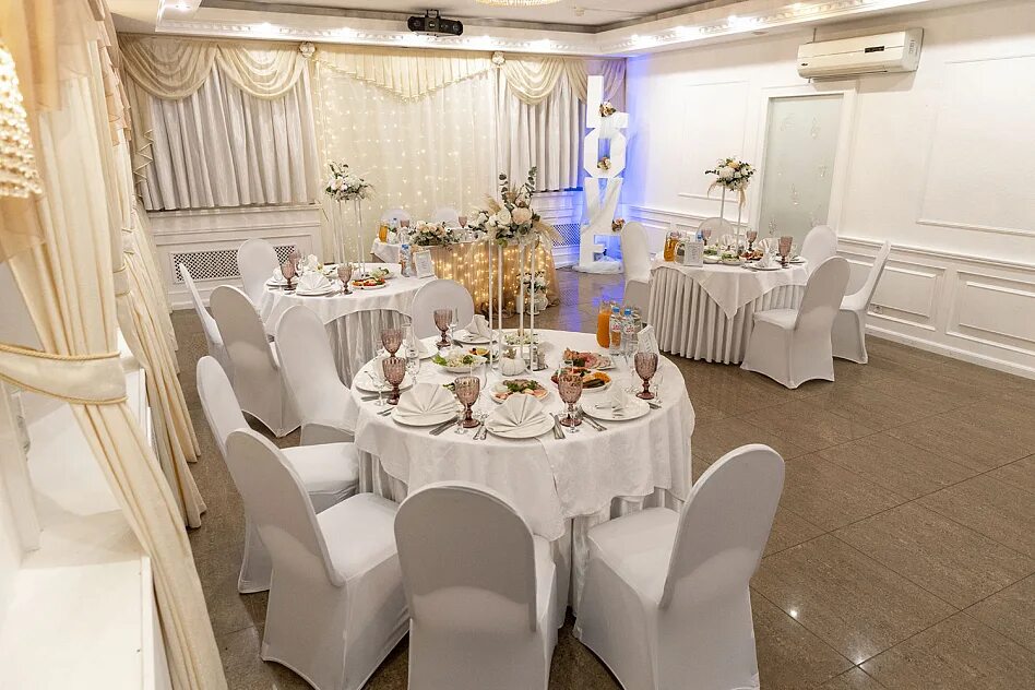Ресторан атрио вавельберг. Адмиралтейский 10 ресторан. Hotel wawelberg санкт-петербург ресторан. Кафе метро адмиралтейская. Метро адмиралтейская кафе.