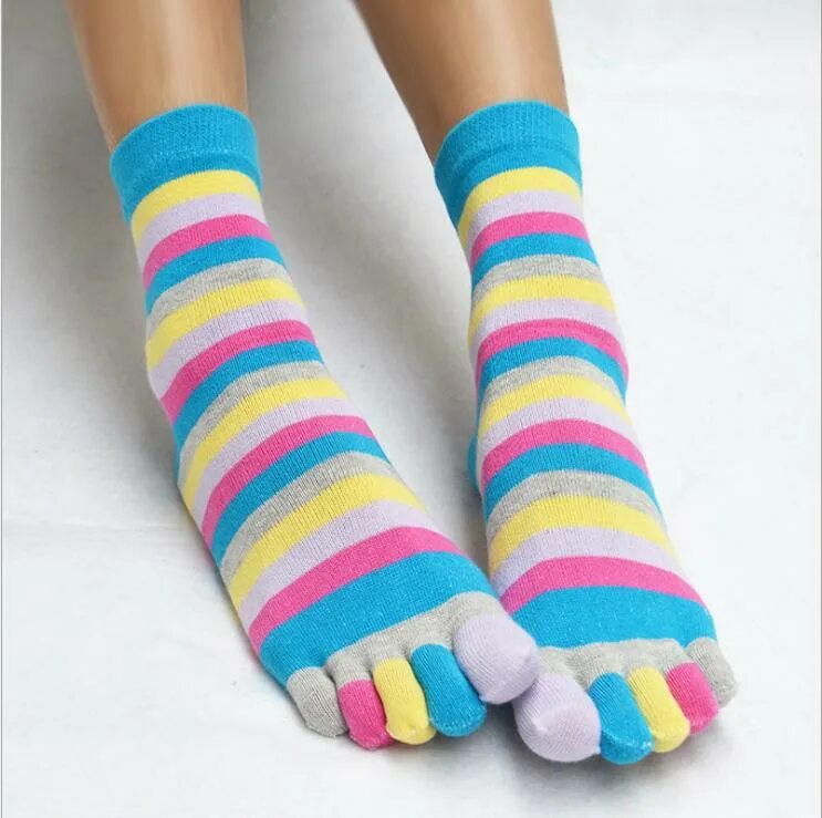 Носки с пальцами. Разноцветные носки. Радужные носки. Носки с пальцами женские.
