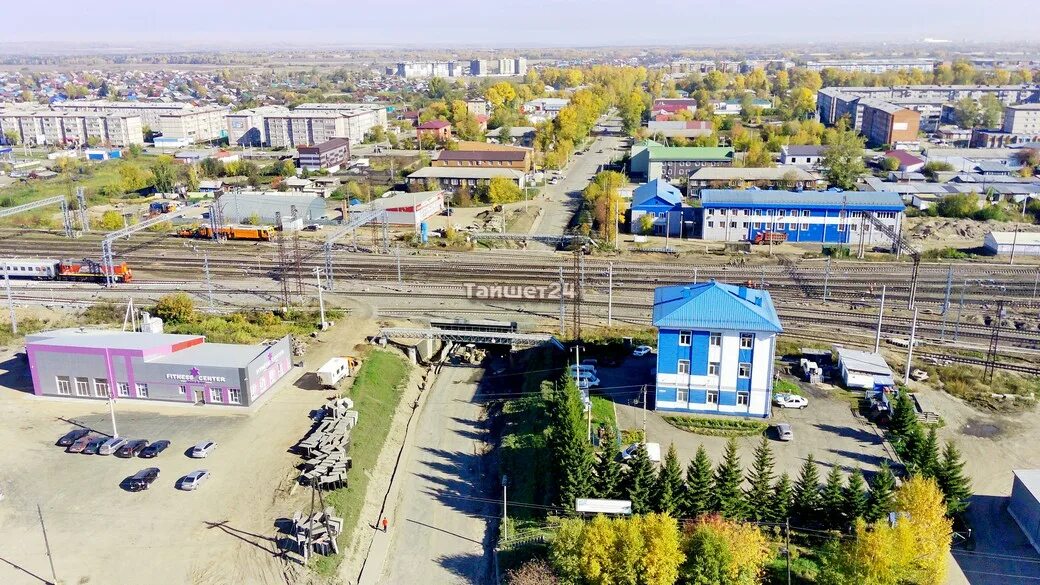 Английский тайшет. Английский тайшет. Вокзал город тайшет. Студия тайшет. Вокзал тайшет внутри.