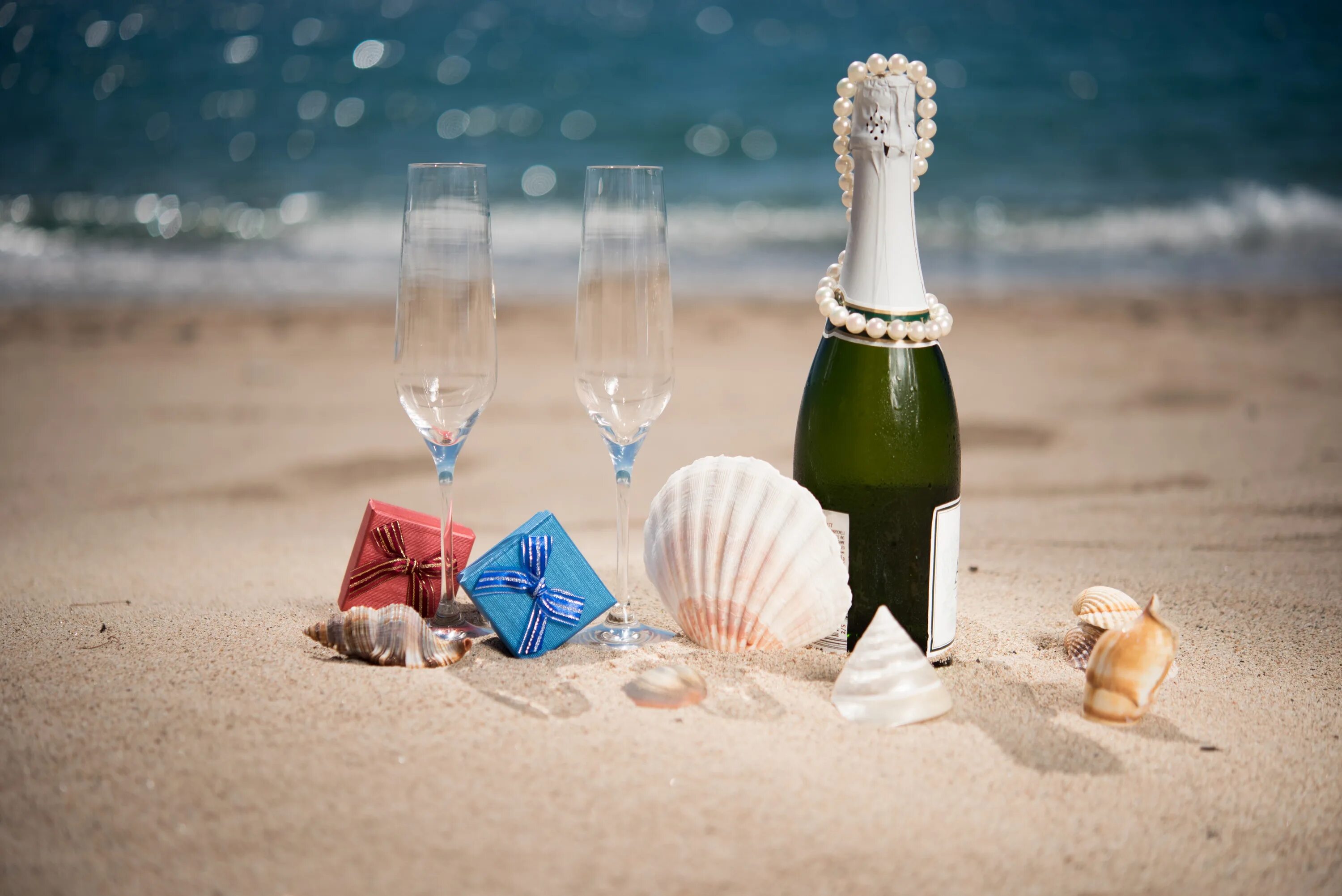 Море шампанского фото Скачать обои glass, beach, dusk, stones, champagne, раздел еда в разрешении 1400