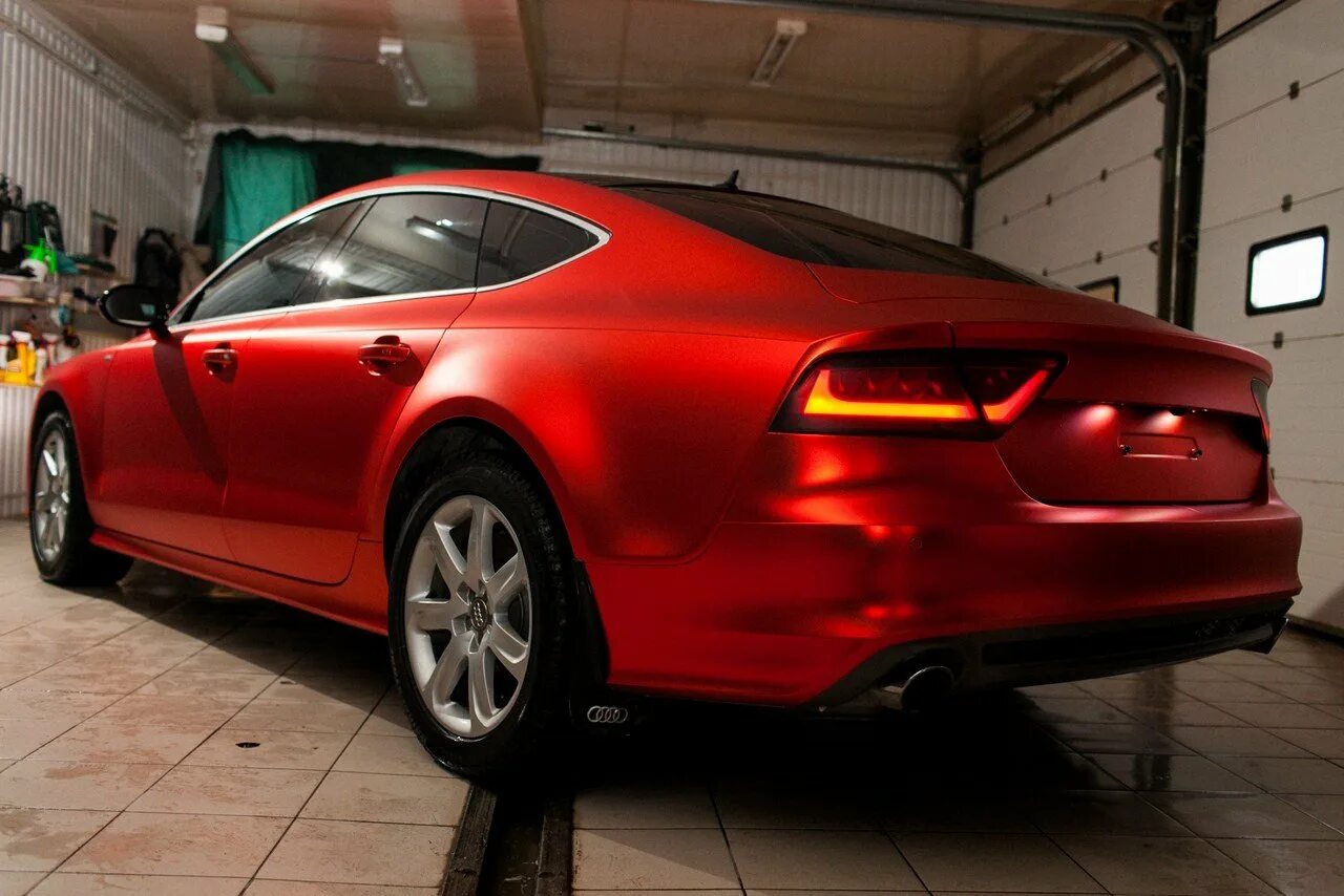 Цвет ferrari red. Машина красного цвета. Автомобильные красные цвета. Mersedes sls красный матовый. Автомобильные красные цвета.