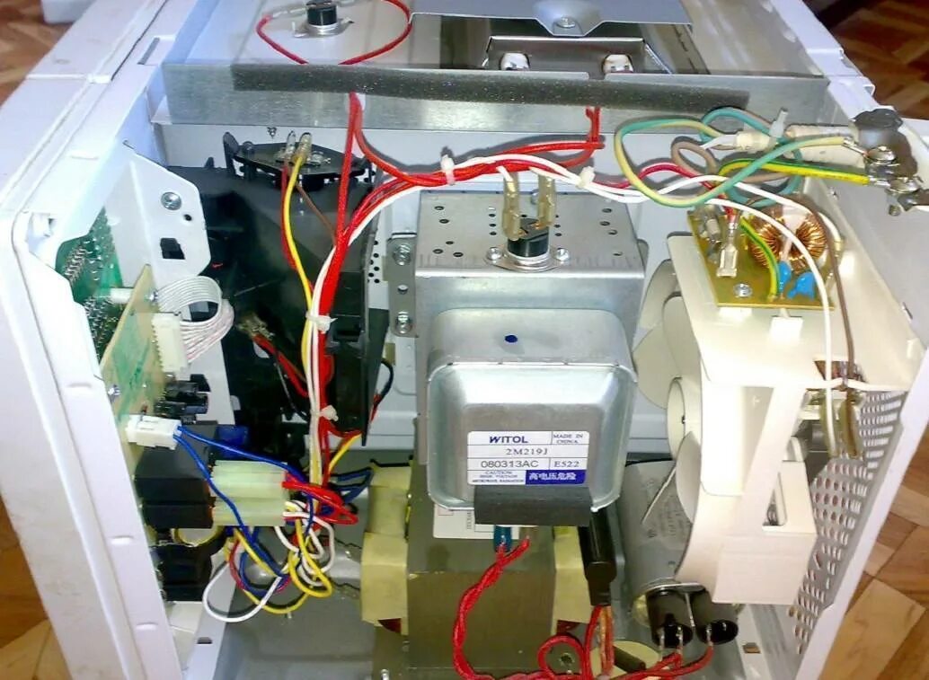 Почему не работает микроволновка самсунг. Samsung ce283gnr магнетрон. lg ms2322w магнетрон. микроволновка ms23 lg магнетрон. lg ms-1904h.