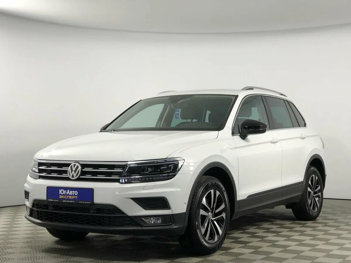 Купить фольксваген тигуан цены. Фольксваген Тигуан 2018 белый. VW Tiguan 2018. Фольксваген Тигуан 2017. Tiguan 2 2018.