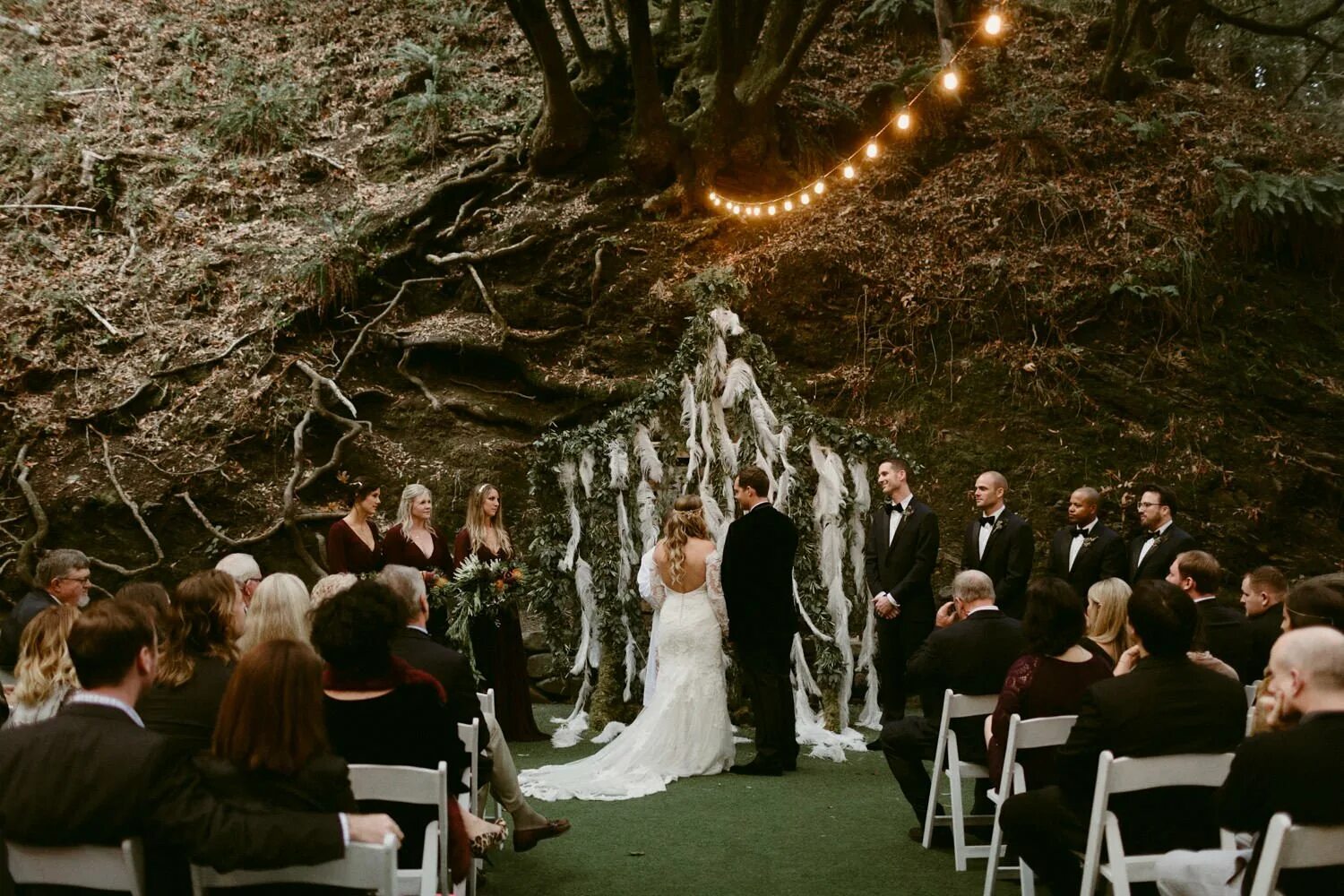 Тема церемонии. Свадьба в лесу. Свадьба в Лесном стиле. Церемония в лесу. Свадебная церемония в лесу.