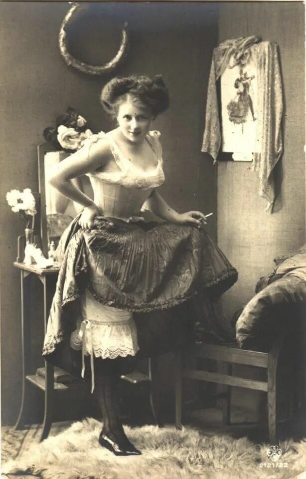 Старые куртизанки. Старые куртизанки. Гранд кокотки франции. Бордели в царской россии. Дореволюционный бордель.